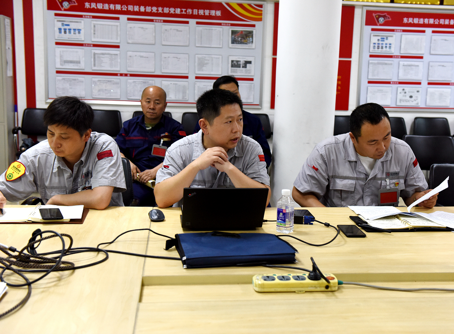 C:\Users\liangxq\Desktop\“三個報(bào)告”剛露面，鍛造廠員工為何討論的既熱烈又激烈？\鍛造廠討論公司黨代會報(bào)告現(xiàn)場9.jpg